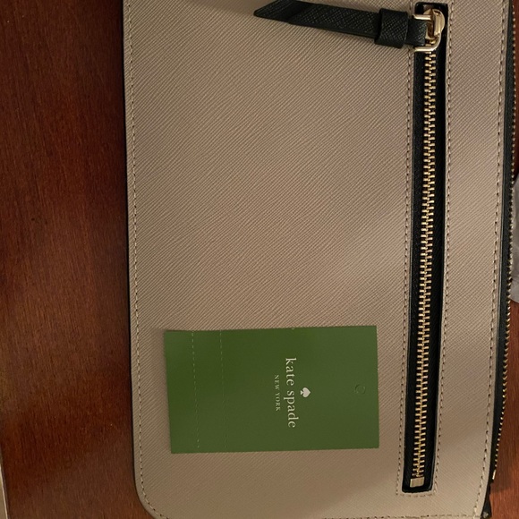 Kate Spade ♠️ wristlet - Picture 3 of 3
